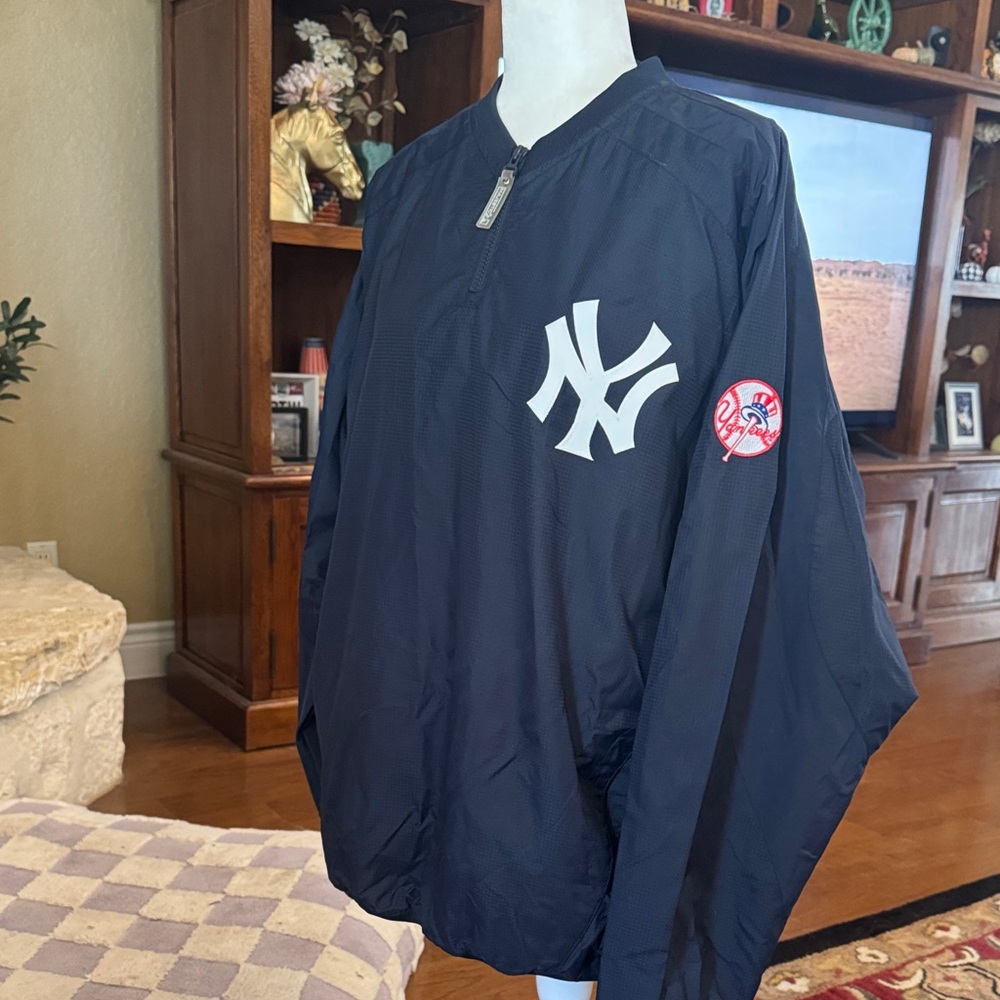 Vintage Majestic Navy pullover Windbreaker with Yankees Logo